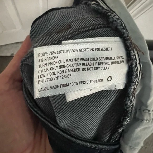 Universal Thread Size 8 Distressed Denim High Rise Midi Women's Shorts - Picture 6 of 6